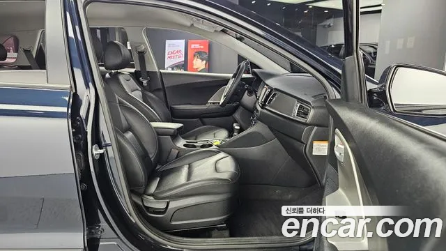 Kia Niro 2017 — фото 12
