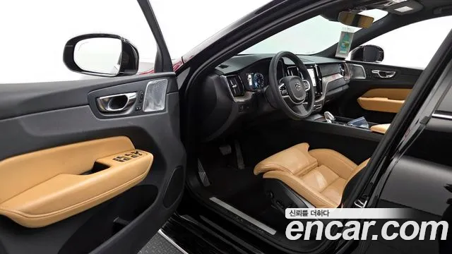 Volvo XC60 2021 — фото 10