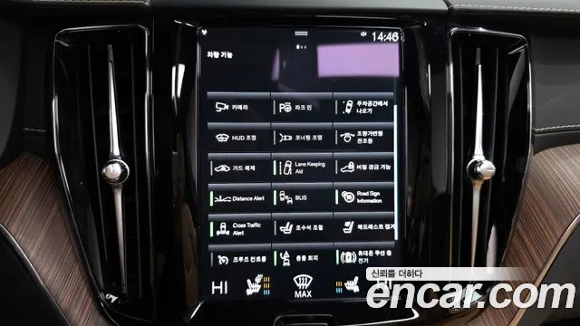 Volvo XC60 2021 — фото 16