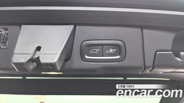 Volvo XC60 2021 — фото 20
