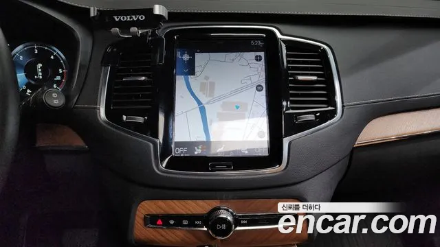 Volvo XC90 2018 — фото 15
