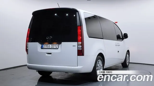 Hyundai Staria 2023 — фото 2