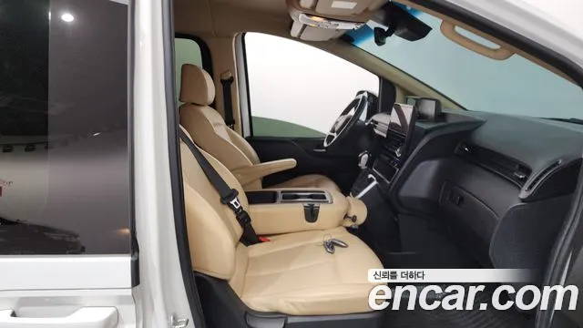 Hyundai Staria 2023 — фото 11