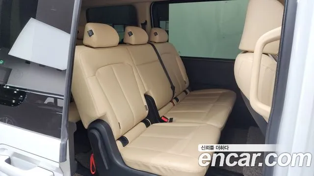 Hyundai Staria 2023 — фото 12