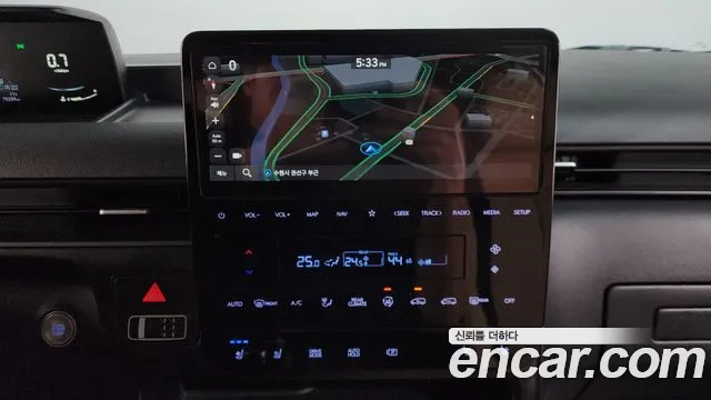 Hyundai Staria 2023 — фото 16