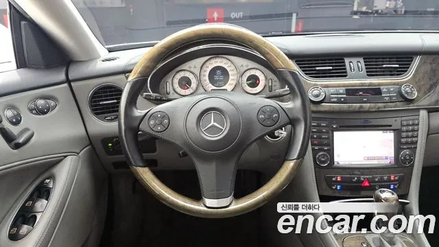 Mercedes-Benz CLS-Class 2010 — фото 13
