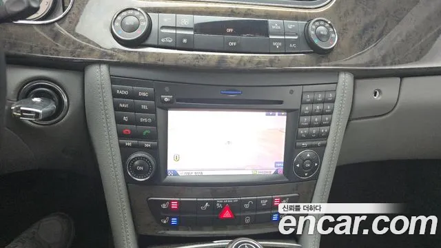 Mercedes-Benz CLS-Class 2010 — фото 15