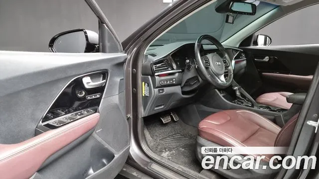 Kia Niro 2020 — фото 10