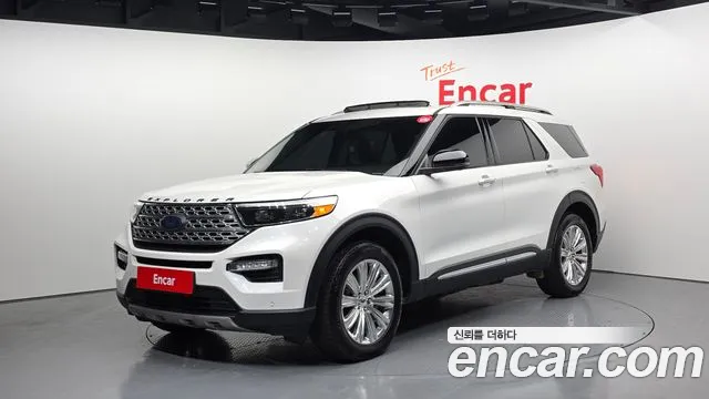 Ford Explorer 2022 — фото 1