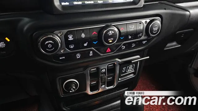 Jeep Wrangler 2019 — фото 18