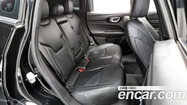 Jeep Compass 2022 — фото 12