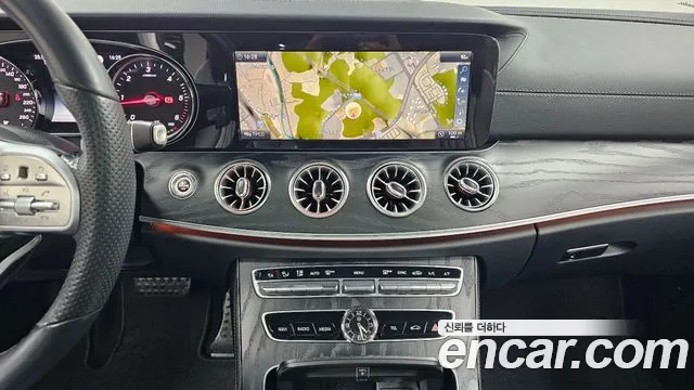 Mercedes-Benz E-Class 2019 — фото 16
