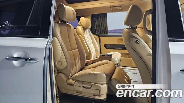 Kia Canival 2019 — фото 12