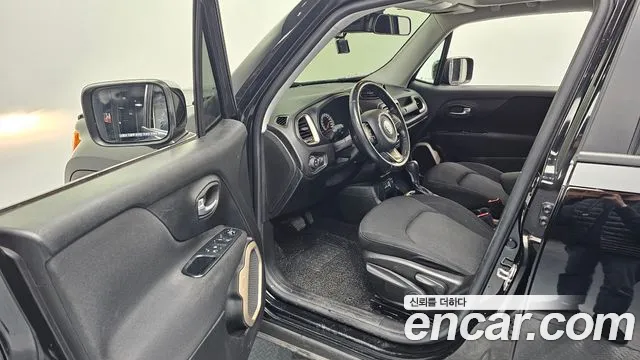 Jeep Renegade 2016 — фото 10