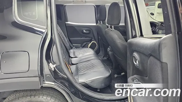 Jeep Renegade 2016 — фото 12
