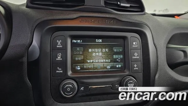Jeep Renegade 2016 — фото 15