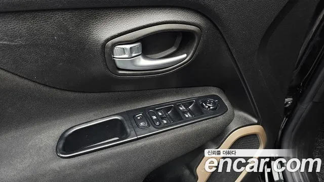 Jeep Renegade 2016 — фото 17