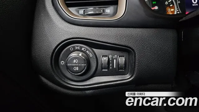 Jeep Renegade 2016 — фото 18