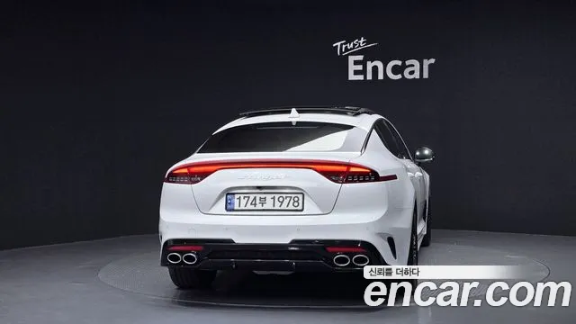 Kia Stinger 2023 — фото 4