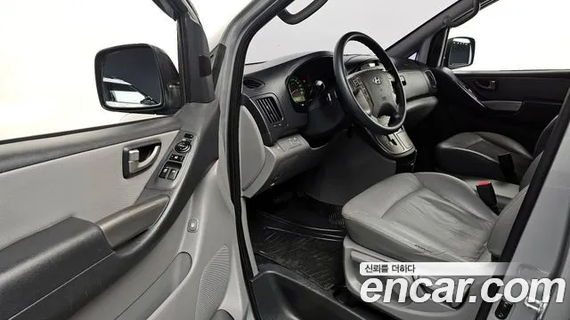 Hyundai Starex 2016 — фото 11