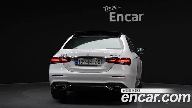 Mercedes-Benz E-Class 2022 — фото 4