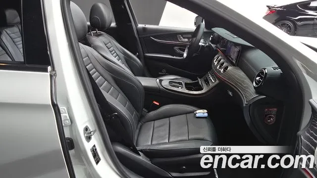 Mercedes-Benz E-Class 2022 — фото 10