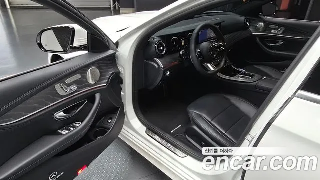 Mercedes-Benz E-Class 2022 — фото 11