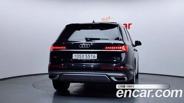 Audi Q7 2021 — фото 4