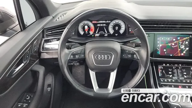 Audi Q7 2021 — фото 13