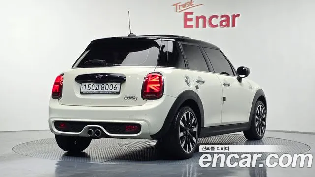 Mini Cooper 2020 — фото 1