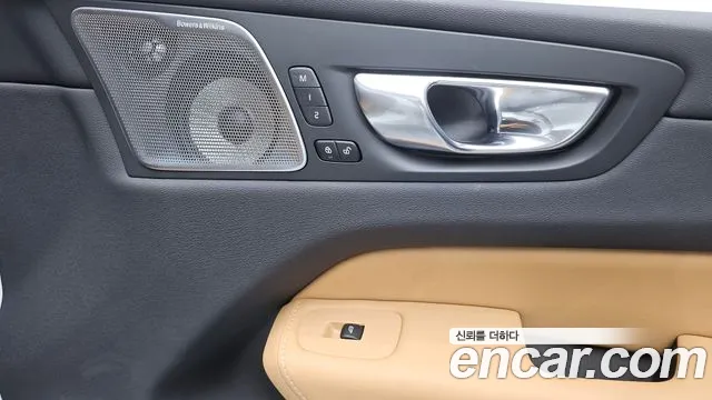 Volvo XC60 2024 — фото 12