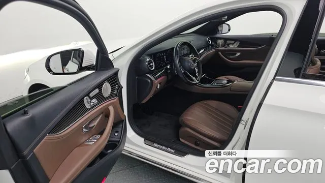 Mercedes-Benz E-Class 2021 — фото 10