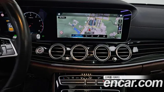 Mercedes-Benz E-Class 2021 — фото 14
