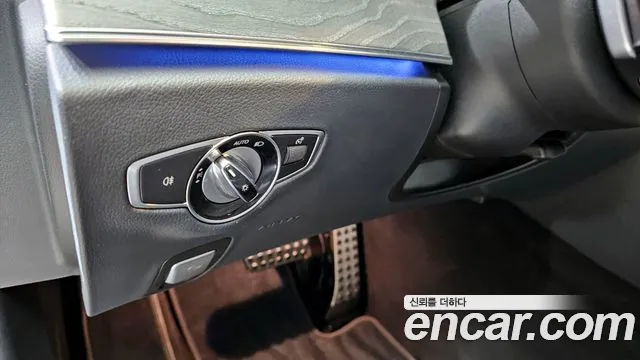 Mercedes-Benz E-Class 2021 — фото 15