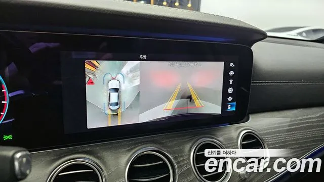 Mercedes-Benz E-Class 2021 — фото 17