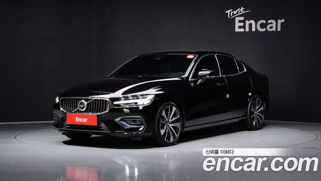 Volvo S60 2023 — фото 1