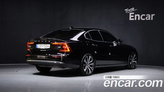 Volvo S60 2023 — фото 2