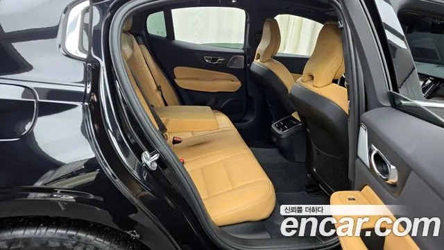 Volvo S60 2023 — фото 12