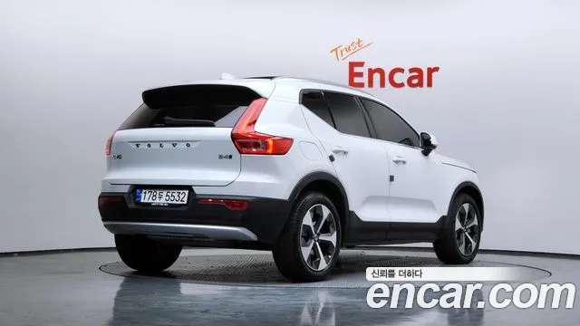 Volvo XC40 2023 — фото 2