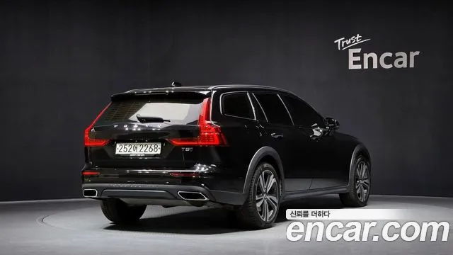 Volvo V60 2020 — фото 2