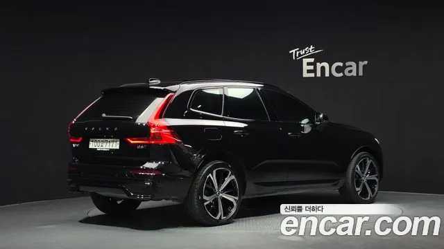 Volvo XC60 2022 — фото 2