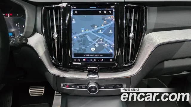 Volvo XC60 2022 — фото 15