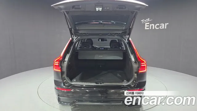 Volvo XC60 2022 — фото 20