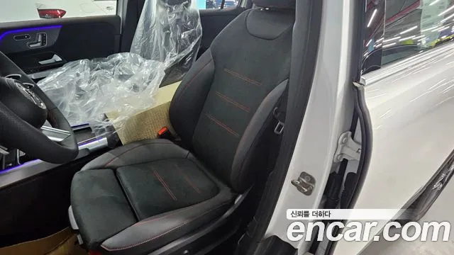 Mercedes-Benz GLB-Class 2025 — фото 13