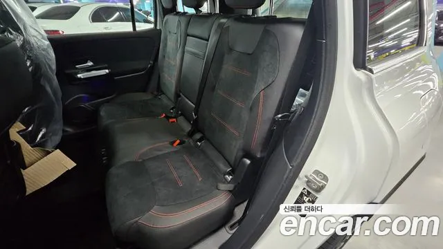 Mercedes-Benz GLB-Class 2025 — фото 14