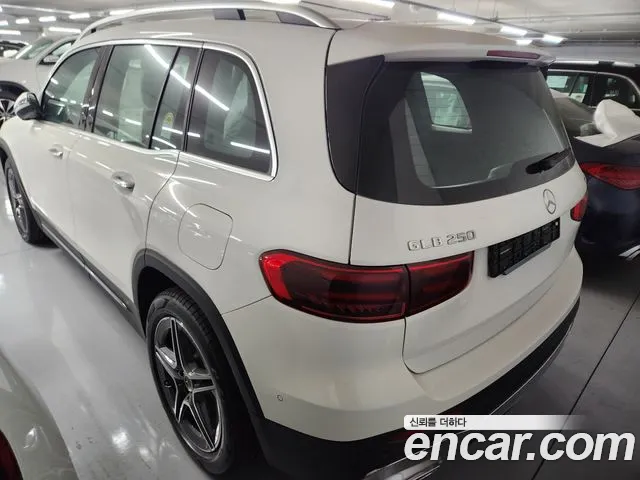 Mercedes-Benz GLB-Class 2025 — фото 3