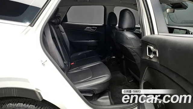 Kia Sportage 2022 — фото 11
