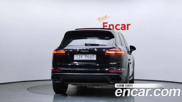 Porsche Cayenne 2015 — фото 4