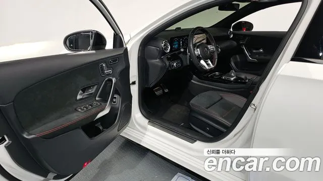 Mercedes-Benz A-Class 2023 — фото 10