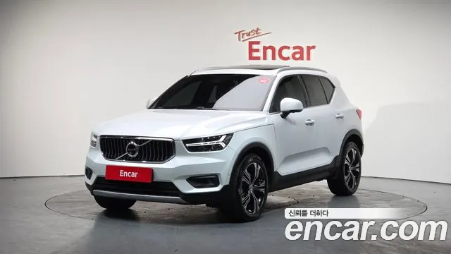 Volvo XC40 2021 — фото 1
